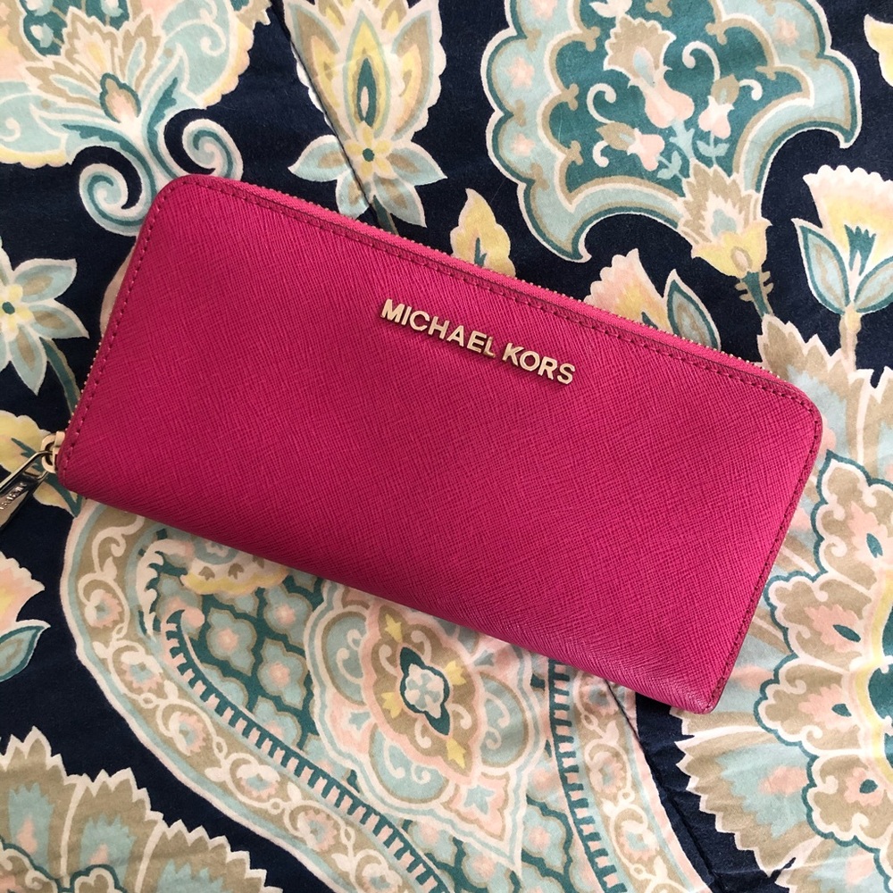 Michael Kors Jet Set Travel Wallet